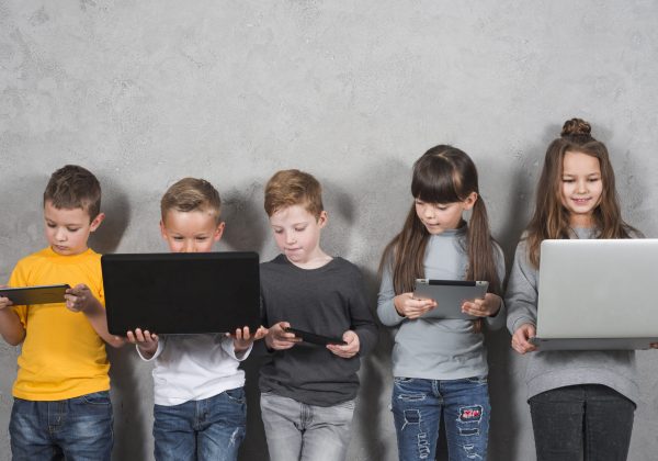 ¿Las pantallas afectan a tus hijos? Estudio revela un preocupante círculo vicioso