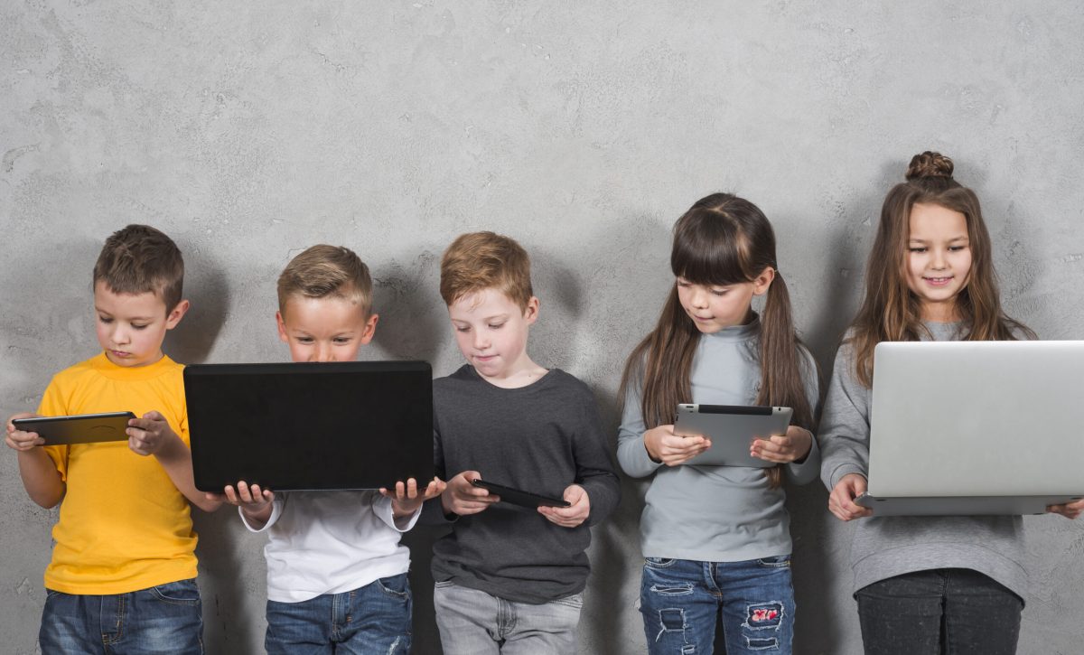 ¿Las pantallas afectan a tus hijos? Estudio revela un preocupante círculo vicioso
