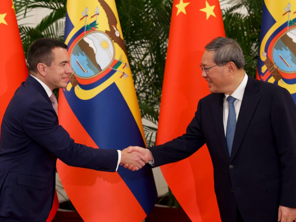 Noboa y Li Qiang estrechan lazos en Beijing con enfoque en obra pública y energía