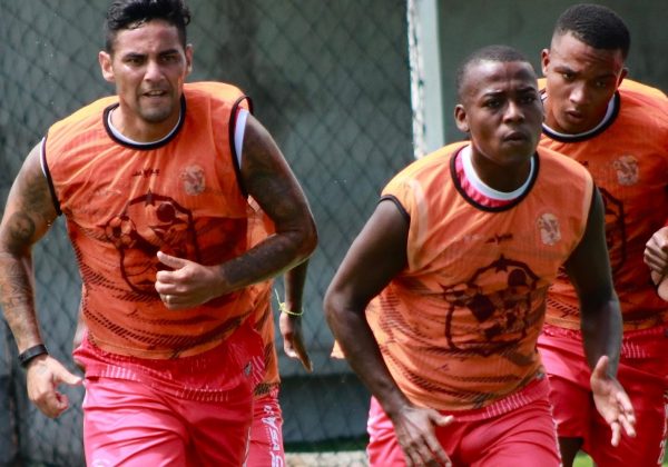 Jugadores del Manta FC durante un entrenamiento.