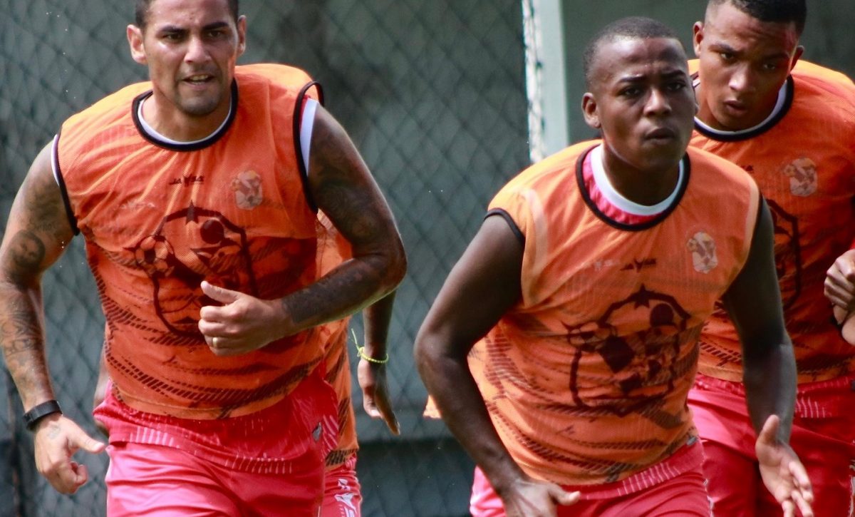 Jugadores del Manta FC durante un entrenamiento.