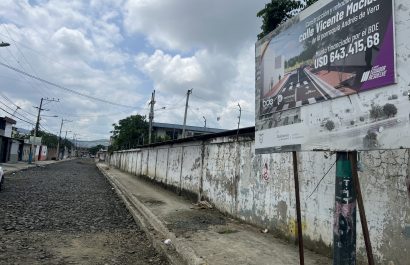 Los trabajos en la calle Vicente Macías quedaron abandonados hace más de un mes.