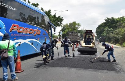 El mantenimiento del km 18 Vía a la Costa se ejecuta bajo contratos de administración directa; estaría lista en agosto de 2025.