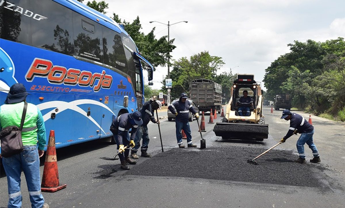El mantenimiento del km 18 Vía a la Costa se ejecuta bajo contratos de administración directa; estaría lista en agosto de 2025.