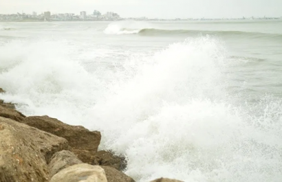 ¡Precaución en las playas! Inocar alerta sobre fuerte oleaje y mar agitado en Ecuador
