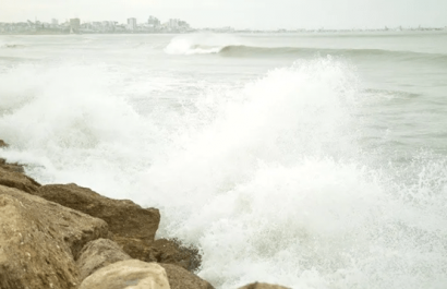 ¡Precaución en las playas! Inocar alerta sobre fuerte oleaje y mar agitado en Ecuador