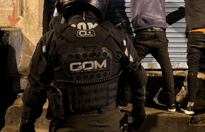 Allanamientos simultáneos en Quito revelan redes de narcotráfico y robo