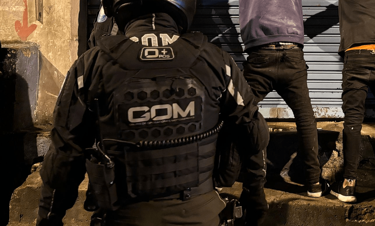 Allanamientos simultáneos en Quito revelan redes de narcotráfico y robo