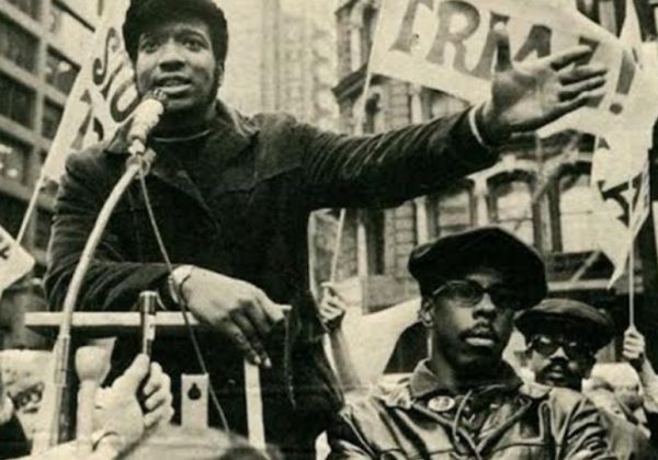Fred Hampton, líder del Partido Pantera Negra, fue asesinado por el FBI en Chicago mientras dormía. Se encontraron cerca de 100 casquillos de bala en el lugar.