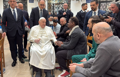 “Rezo por ustedes”: el Papa Francisco visita una cárcel y conmueve con su mensaje