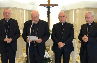 Cardenal Kevin Farrell: nuevo camarlengo tras la muerte del Papa Francisco en el anuncio del deceso