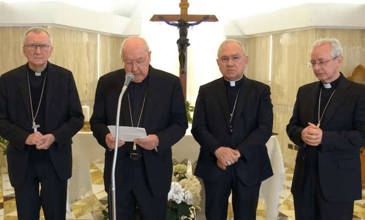 Cardenal Kevin Farrell: nuevo camarlengo tras la muerte del Papa Francisco en el anuncio del deceso