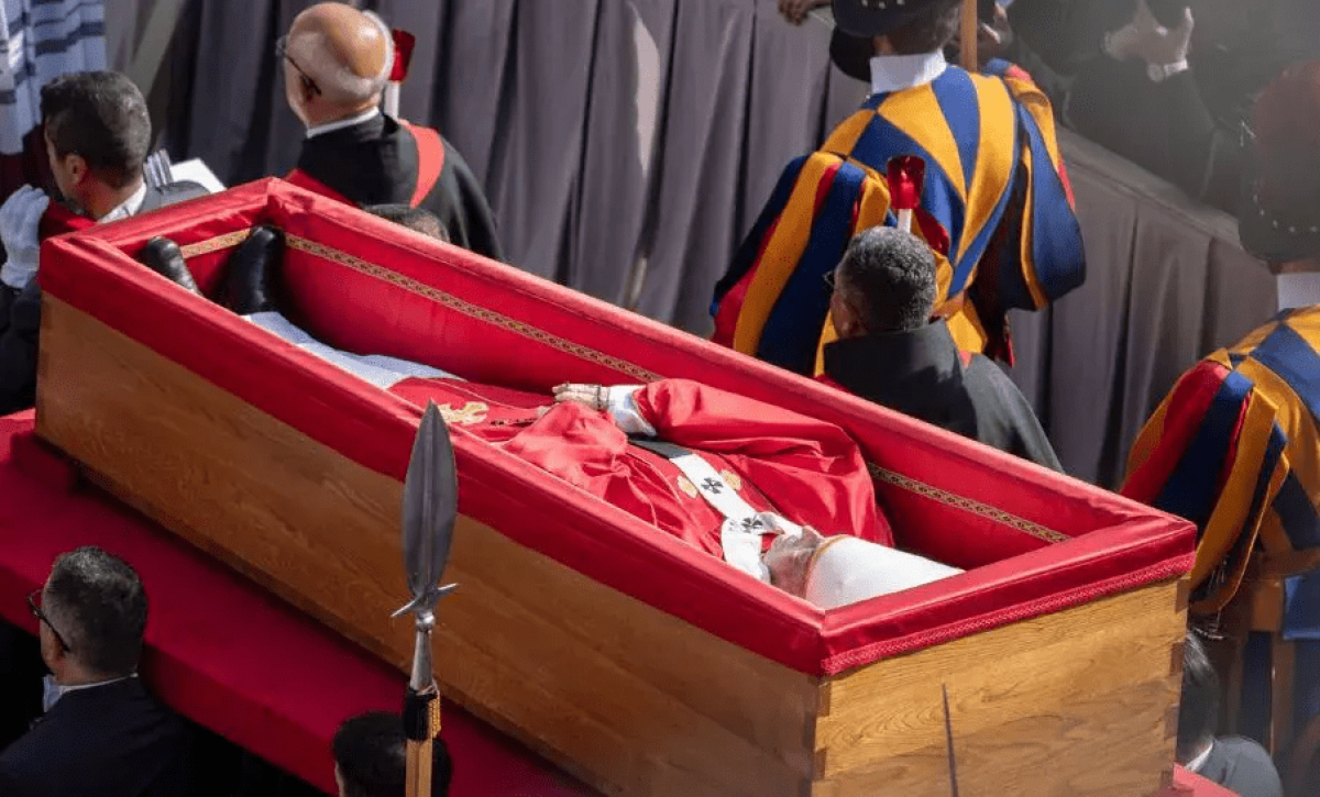 Santa Sede transmitirá funeral del Papa en 56 idiomas y lenguaje de señas