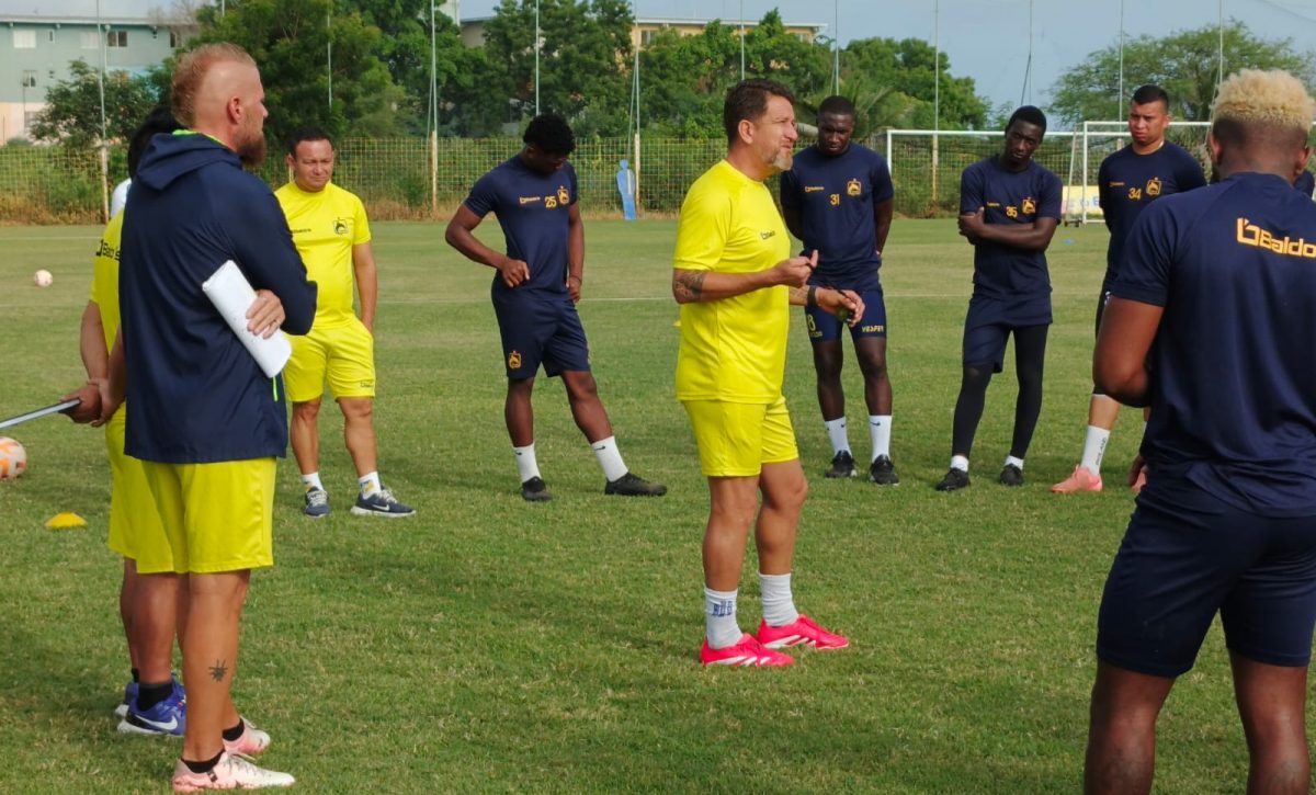 Patricio Urrutia, debutará como entrenador de Delfín SC.