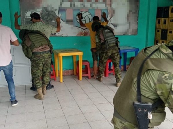 Patrullajes militares permitieron decomisar droga y cuchillos en Santo Domingo de los Tsáchilas