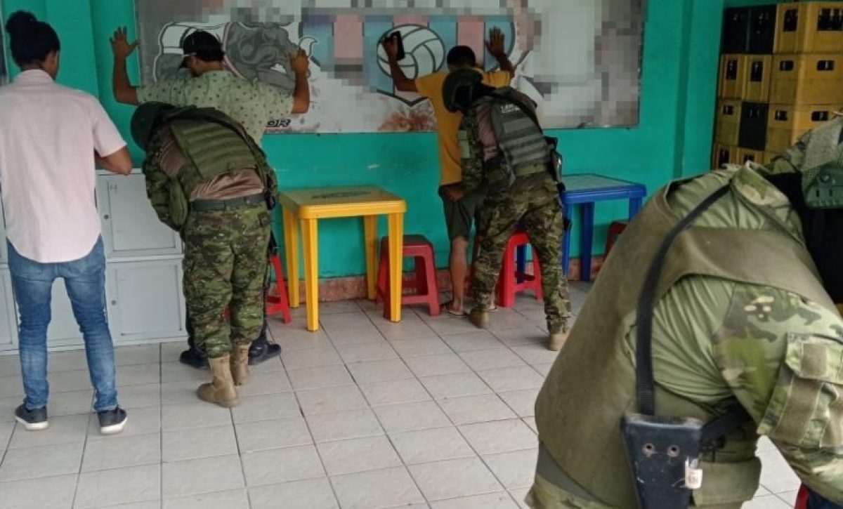 Patrullajes militares permitieron decomisar droga y cuchillos en Santo Domingo de los Tsáchilas