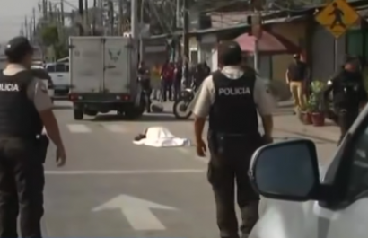 Asesinan a guía penitenciaria frente al complejo carcelario de Guayaquil