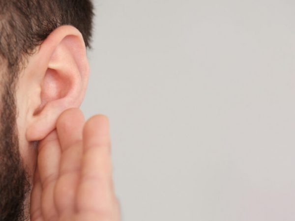 El silencio que alerta: cómo la pérdida auditiva predice riesgos cardíacos