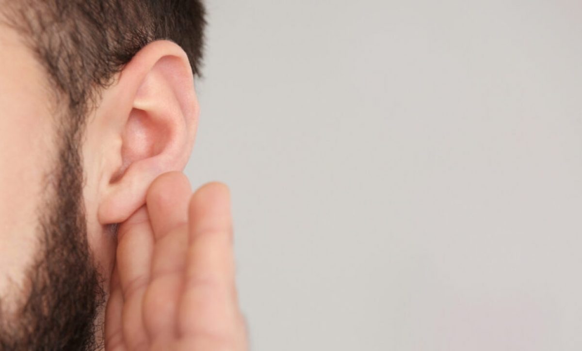 El silencio que alerta: cómo la pérdida auditiva predice riesgos cardíacos