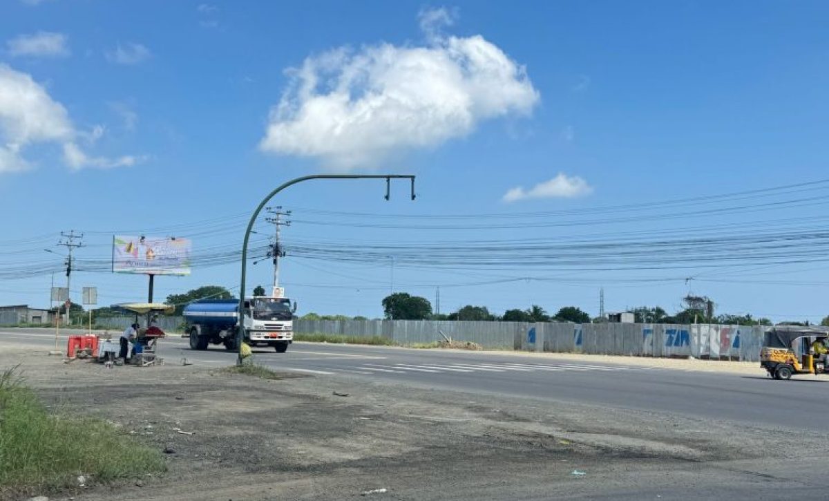 Piden agilidad en reemplazo de semáforo en vía Manta-Colisa y Manta-Rocafuerte