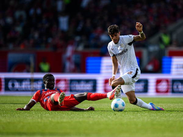 Bayer Leverkusen derrotó a Heidenheim, en la Bundesliga con Piero Hincapié en todo el partido