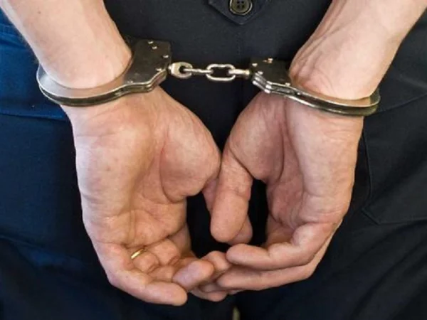 Cae policía implicado en extorsión: exigía $5.000 a víctima en Montecristi