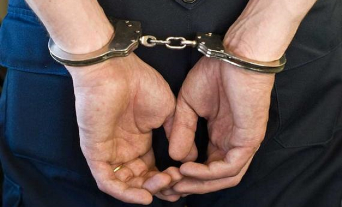 Cae policía implicado en extorsión: exigía $5.000 a víctima en Montecristi