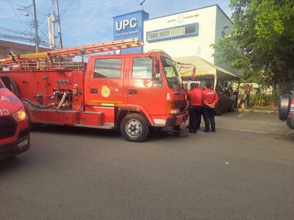 Explosión en cocina de Unidad de Policía Comunitaria deja a un agente herido