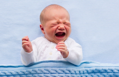 Por qué llora un bebé: factores fisiológicos y emocionales más frecuentes