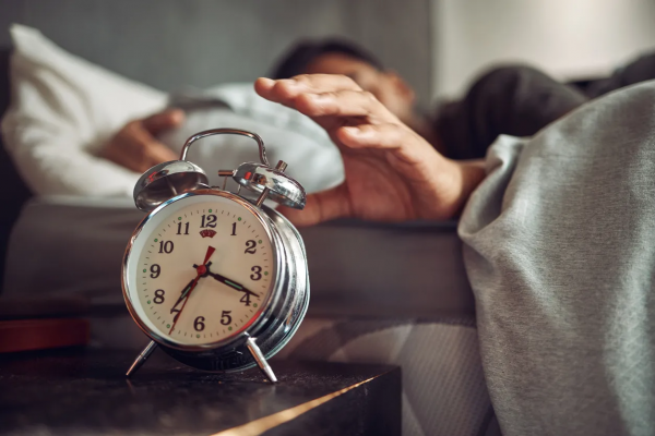 Estudio analiza la personalidad de quienes posponen la alarma por las mañanas