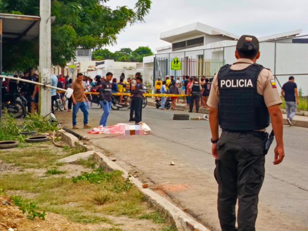 A un adolescente de 16 años lo dispararon cerca de 20 veces en el barrio La Revancha.