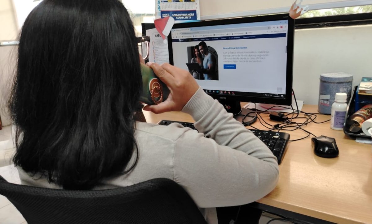 Puede una empresa de gestión de cobranza contactarse con familiares del deudor sin autorización