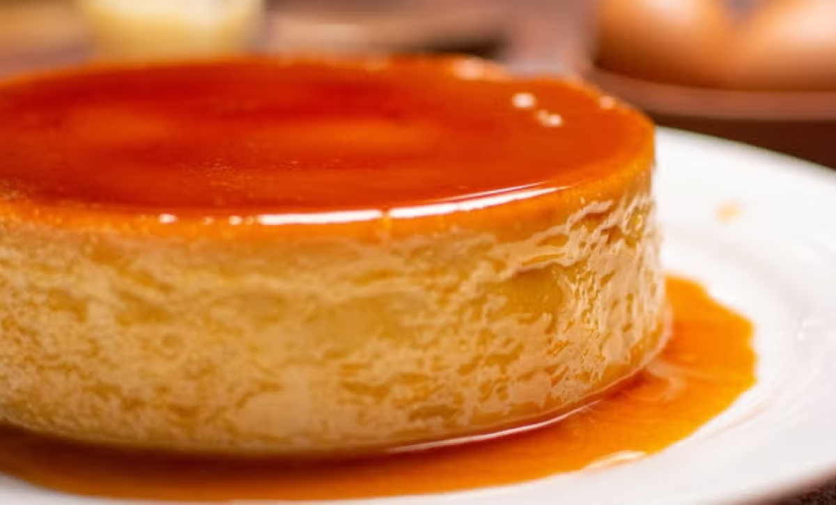 ¡Solo 5 ingredientes! Prepara el quesillo más cremoso con esta receta fácil