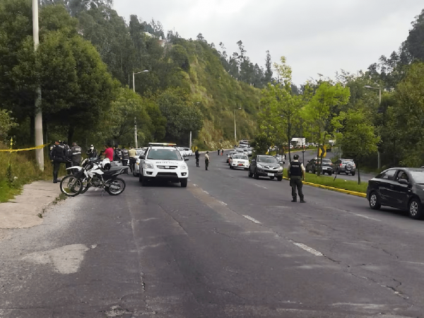 Crimen en avenida Simón Bolívar: cuerpos con heridas de bala y un decapitado