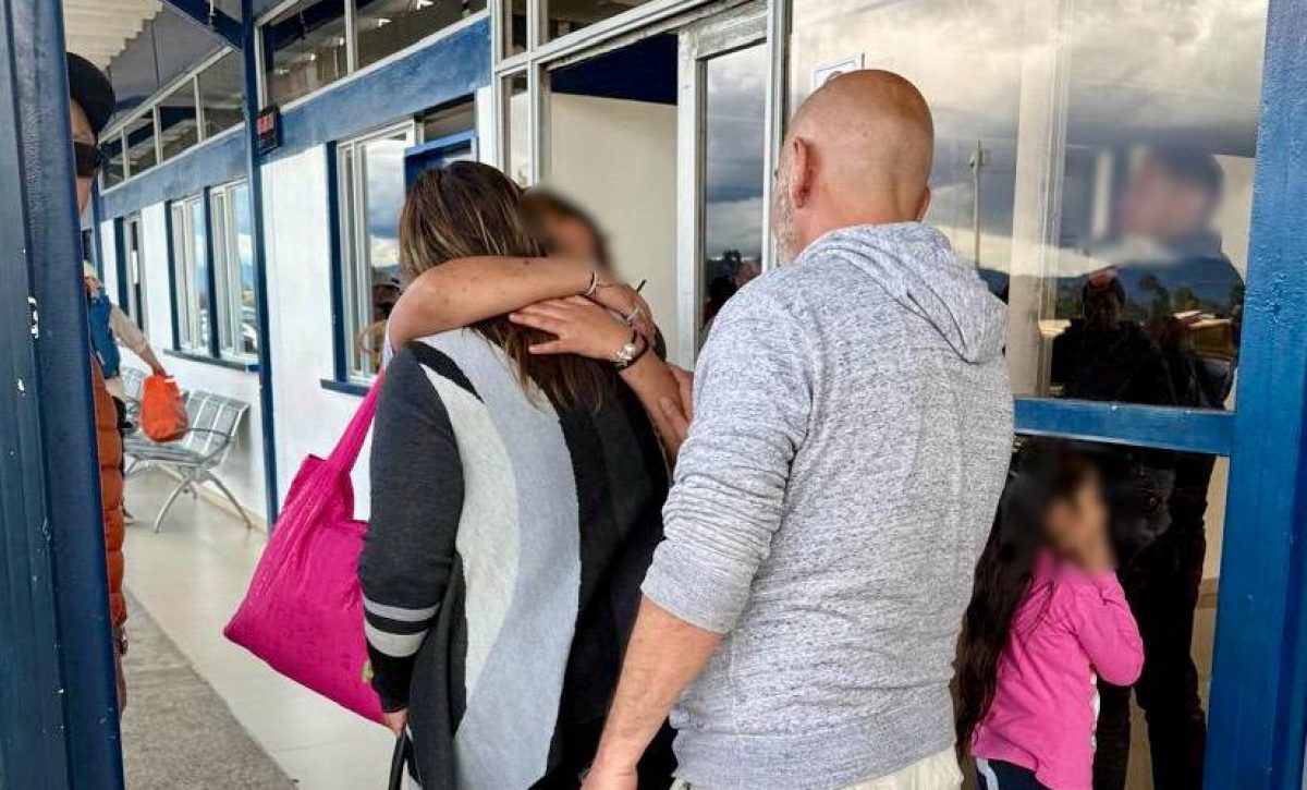 El momento en que la menor se reencuentra con su familia.