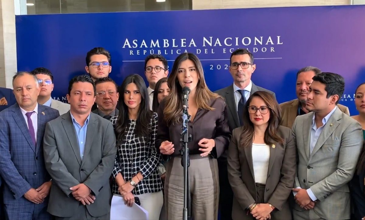 Valentina Centeno (centro) jefa de la bancada de ADN, en rueda de prensa. FOTO: Captura de pantalla de @BancadaADN.