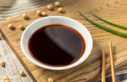 ¿La salsa de soya es buena para la salud? Estos son sus beneficios y precauciones