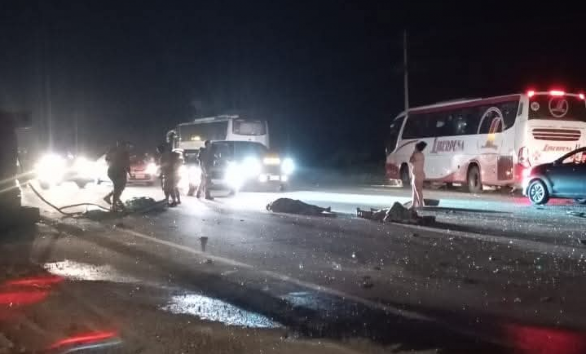 Accidente camión militar vía Guayaquil Santa Elena