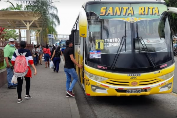 Babahoyo: atentado contra bus urbano obliga a suspender rutas de la Cooperativa Santa Rita