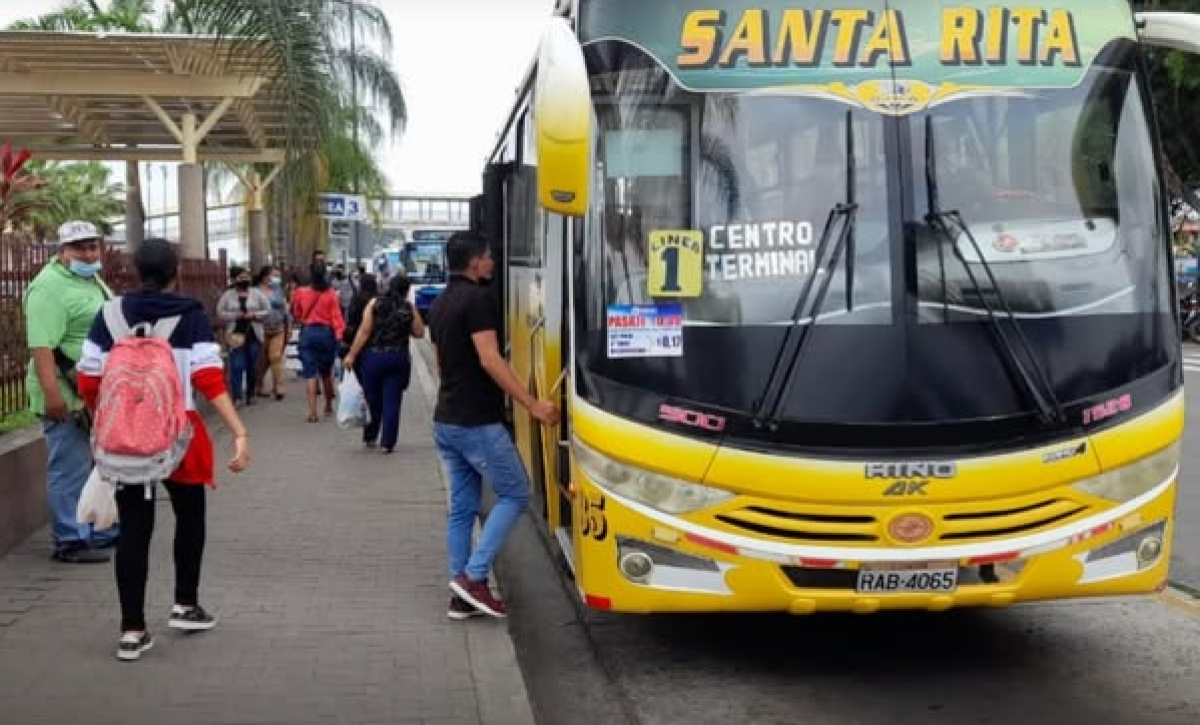 Babahoyo: atentado contra bus urbano obliga a suspender rutas de la Cooperativa Santa Rita