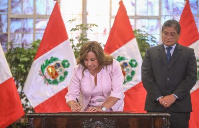 La presidenta de Perú, Dina Boluarte, promulga la ley de amnistía. FOTO: Europa Press.