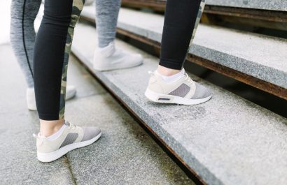Caminar 7.000 pasos al día reduce riesgo de muerte, demencia y depresión, según estudio global