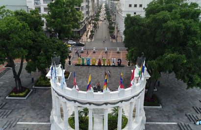 El Municipio de Guayaquil organiza la tradicional Sesión Conmemorativa a las 16:30 en la icónica intersección de las avenidas Malecón y 9 de Octubre.
