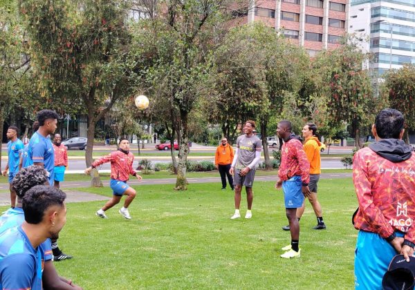 Libertad FC se instaló en el parque La Carolina para realizar ejercicios tácticos y físicos antes de su choque contra Independiente del Valle.