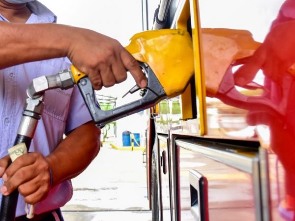 El gobierno elimina el subsidio del diésel y anuncia 18 compensaciones sociales, productivas y para transporte.