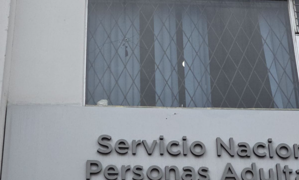 Desconocidos llegaron al edificio del SNAI y dispararon en varias ocasiones.