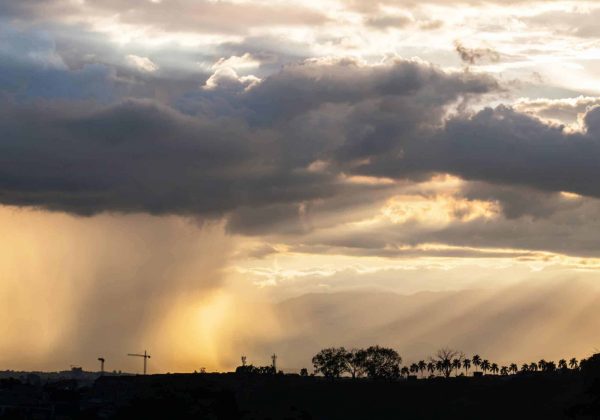 Lluvias y calor extremo marcan la jornada en Ecuador este jueves: conoce el clima en tu ciudad