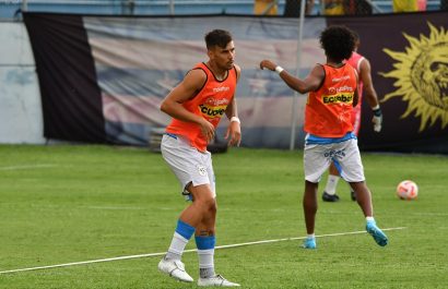 Jugadores del Manta FC en un calentamiento.