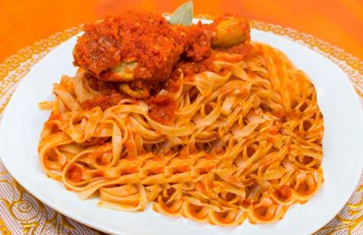 ¿Sin ideas para cocinar? Aprende a hacer tallarín de pollo en solo 4 pasos