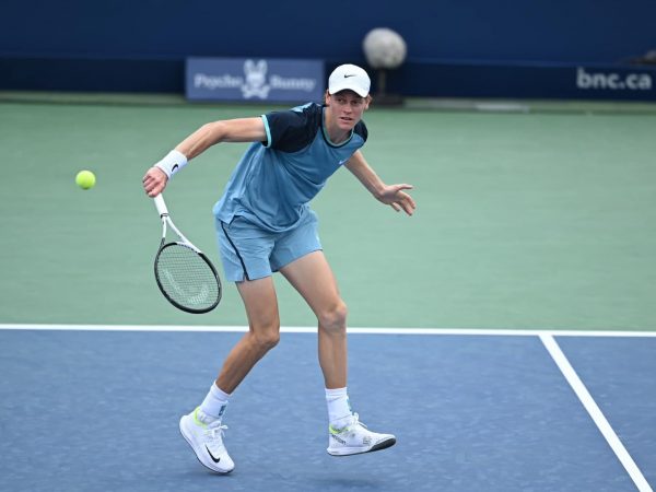 Jannik Sinner clasificó a la segunda ronda de Wimbledon.